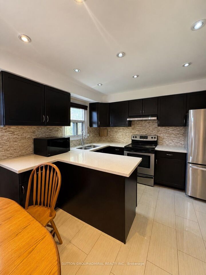 Property Photo: 37 Royal Colwood Court Upper Level ON L4K 2J3