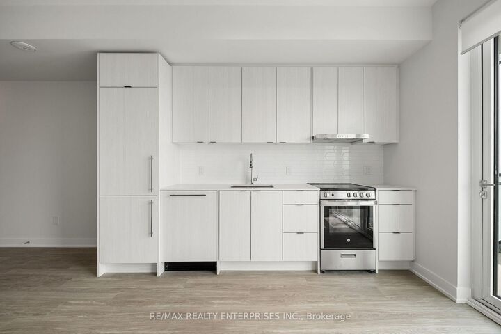 Property Photo:  4130 Parkside Village Drive 3509  ON L5B 0L7 