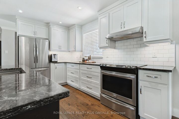 Property Photo:  340 Clarendon Drive  ON L9G 2Y8 