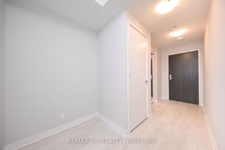 Property Photo:  2221 Yonge Street #1201  ON M4S 0B8 