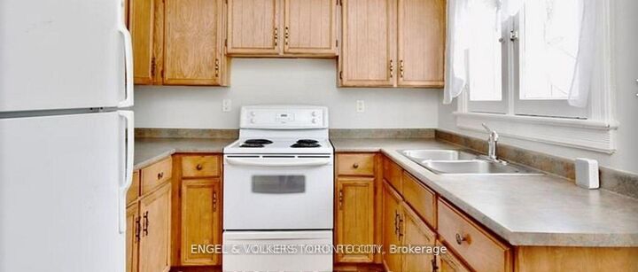 Property Photo: 127 Burton Avenue ON L4N 2R6