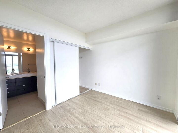 Property Photo:  105 The Queensway N/A 2205  ON M6S 5B5 