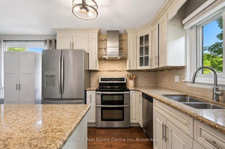 Property Photo:  369 West Acres Drive  ON N1H 7B3 