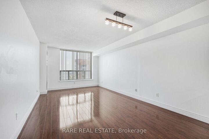 Property Photo:  400 McLevin Avenue 1807  ON M1B 5J4 