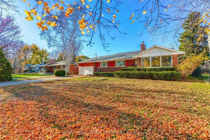 Property Photo:  585 Indian Road N  ON L5H 1R1 