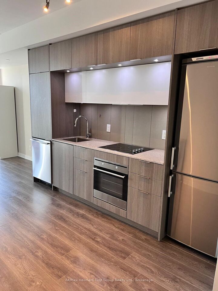 Property Photo:  170 Sumach Street 2005  ON M5A 3K2 