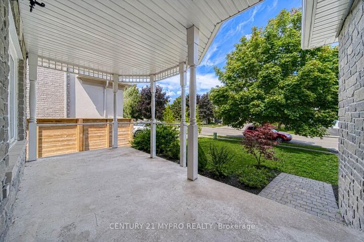 Property Photo:  98 Leyburn Avenue  ON L4C 0J6 