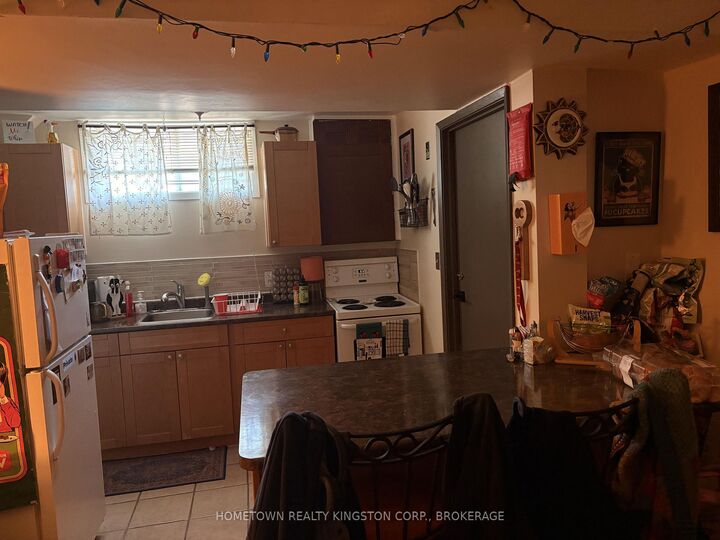 Property Photo: 580 Gavin Court 2 ON K7M 8B3
