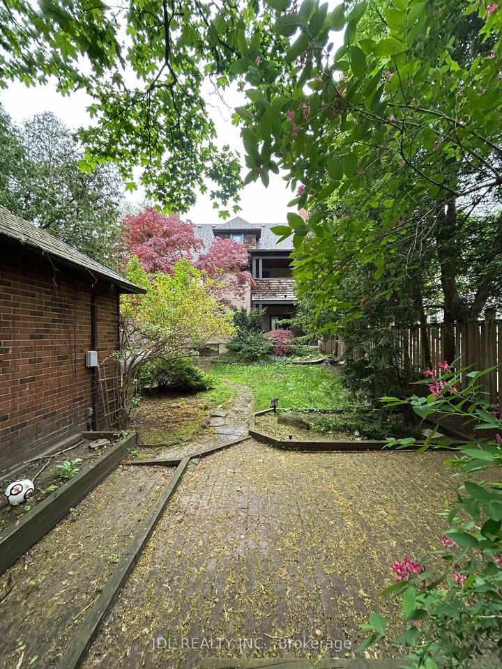 Property Photo:  19 Glengrove Ave Avenue Bsmt  ON M4N 1E6 