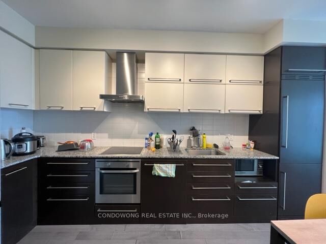Property Photo: 770 Bay Street 1803 ON M5G 0A6
