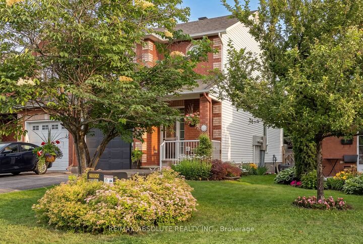 Property Photo: 36 Chantilly Gate ON K2S 2B1