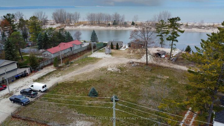 326 River Road E B — photo 1