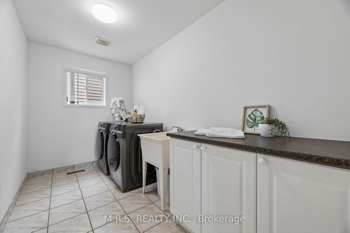 Property Photo: 1408 Aldergrove Court ON L1K 2Y4