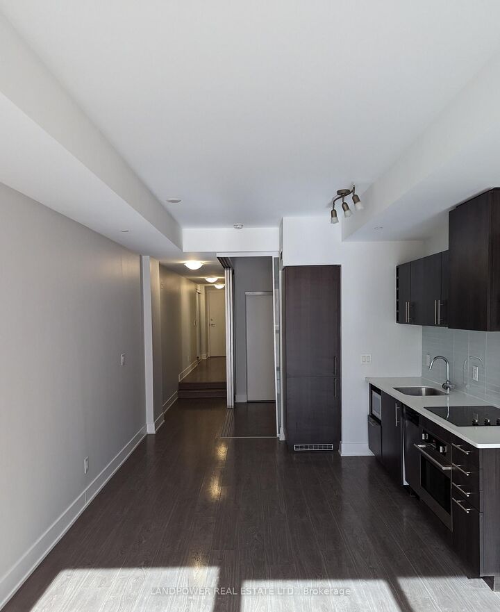 Property Photo: 508 Wellington Street W 801 ON M5V 0K8