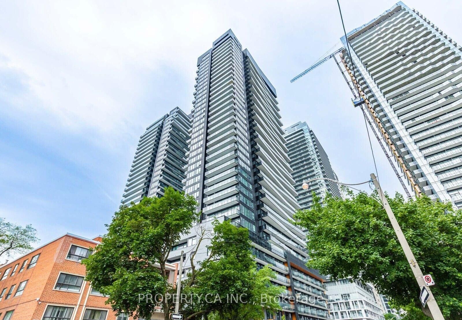 Property Photo: 127 Broadway Avenue 803 ON M4P 1V4
