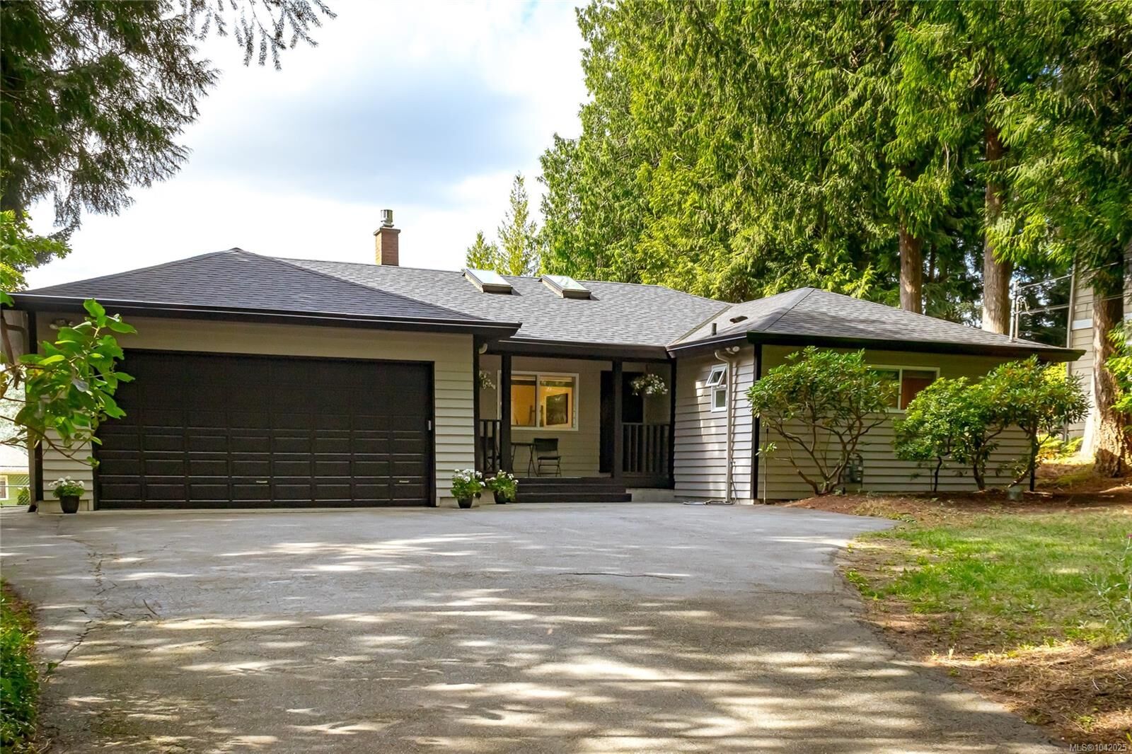 Property Photo: 1775 Dean Park Rd BC V8L 1B9