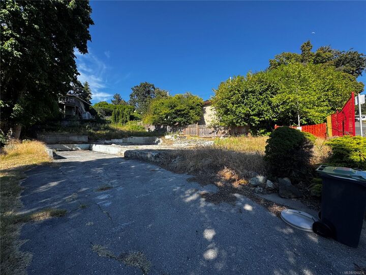 Property Photo: 1258 Woodway Rd BC V9A 4W7