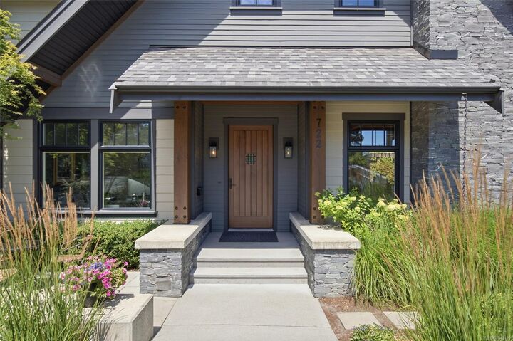 Property Photo: 722 Campbell St BC V9R 7A8