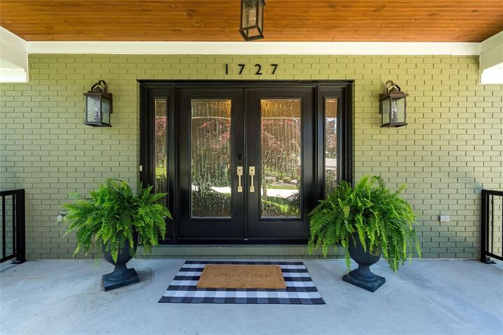 Property Photo: 1727 Mater Drive ON N7S 3S4