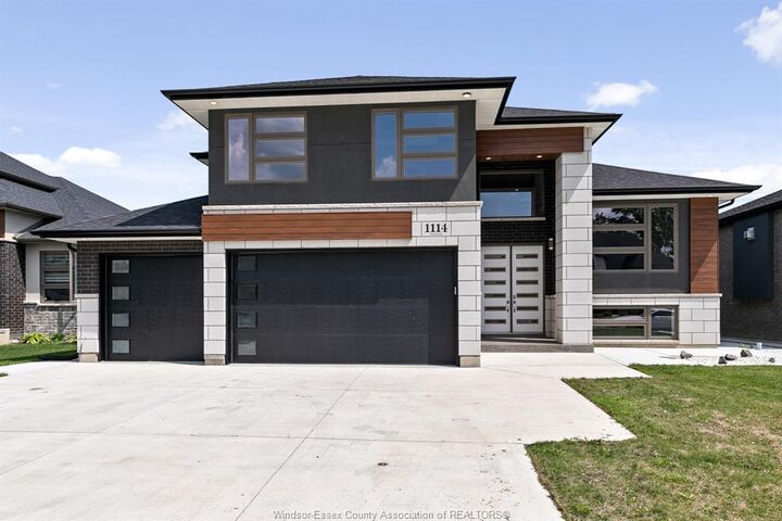 7370 Garnet Crescent — photo 1