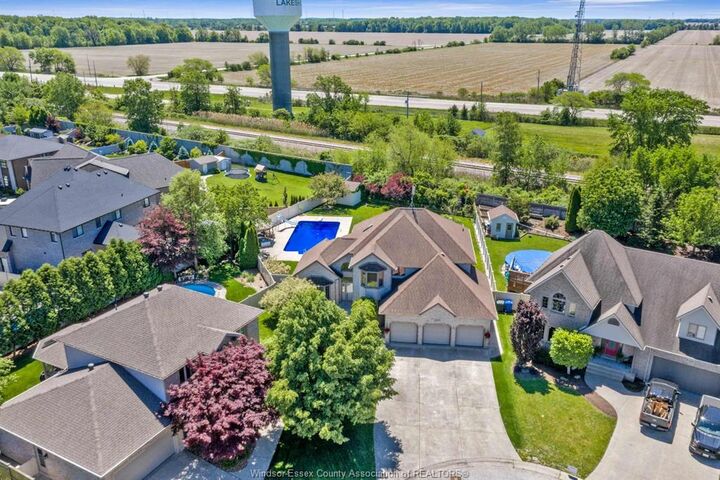Property Photo: 130 Pheasant Run Drive ON N8L 0Z7