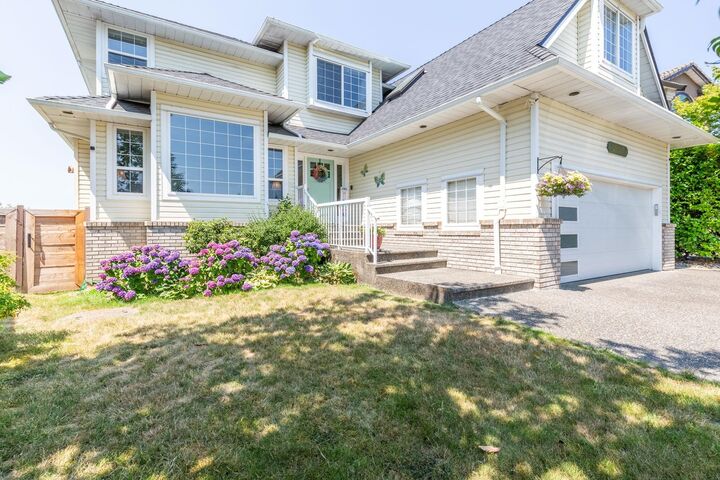 Property Photo:  18907 118B Avenue  BC V3Y 2L2 