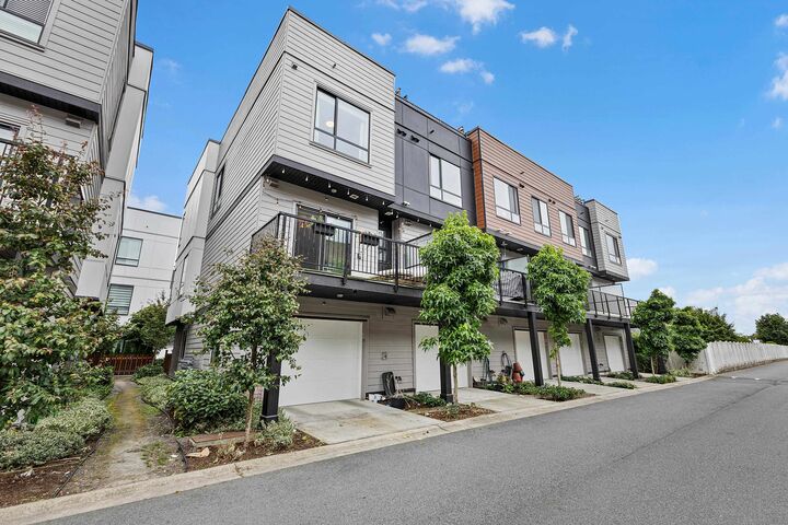 19749 55 Avenue 20 — photo 1
