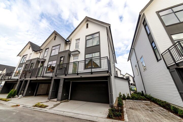 17555 57A Avenue 21 — photo 1