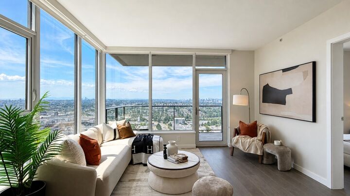 Property Photo:  2108 Gilmore Avenue 3807  BC V5C 0N8 