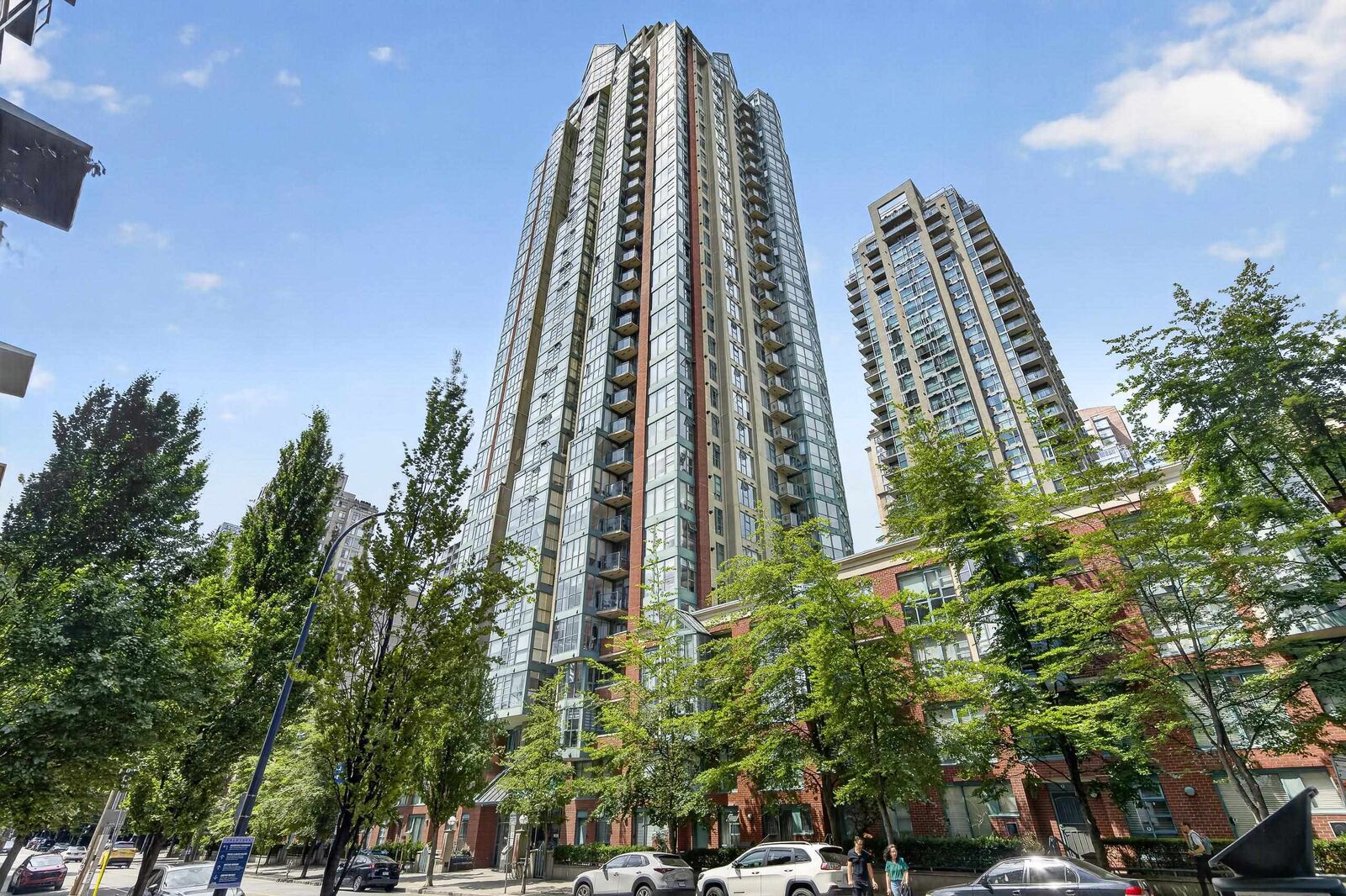 Property Photo:  939 Homer Street 903  BC V6B 2W6 