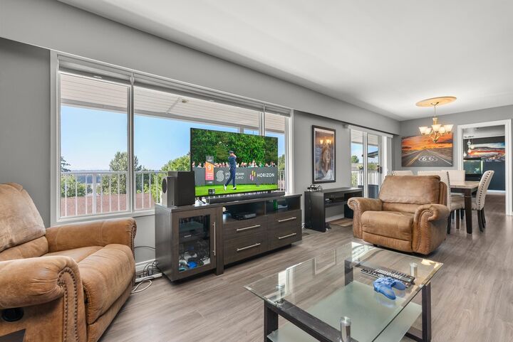 Property Photo:  33580 5th Avenue  BC V2V 1W6 