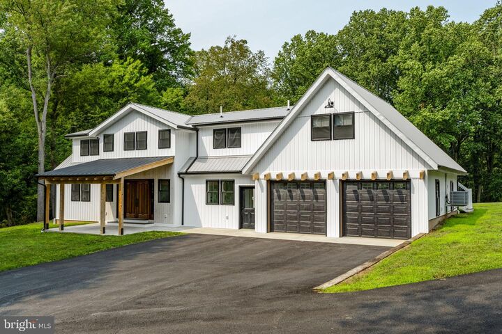 Property Photo:  150 Fox Hollow Road  PA 17565 