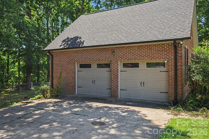 Property Photo: 121 Country Creek Drive NC 28086