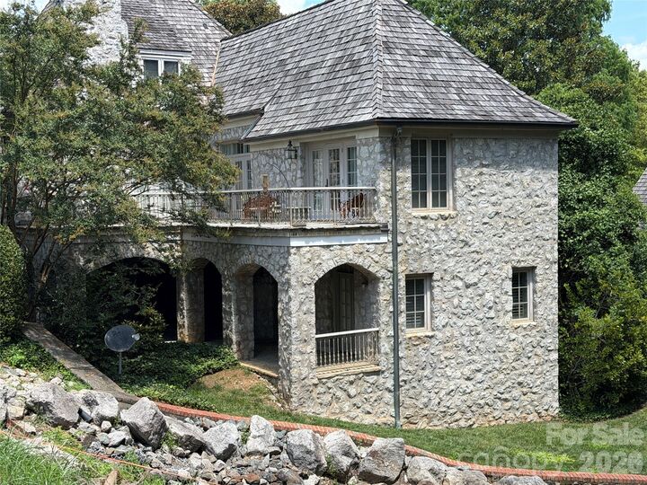 Property Photo:  2214 La Maison Drive  NC 28226 