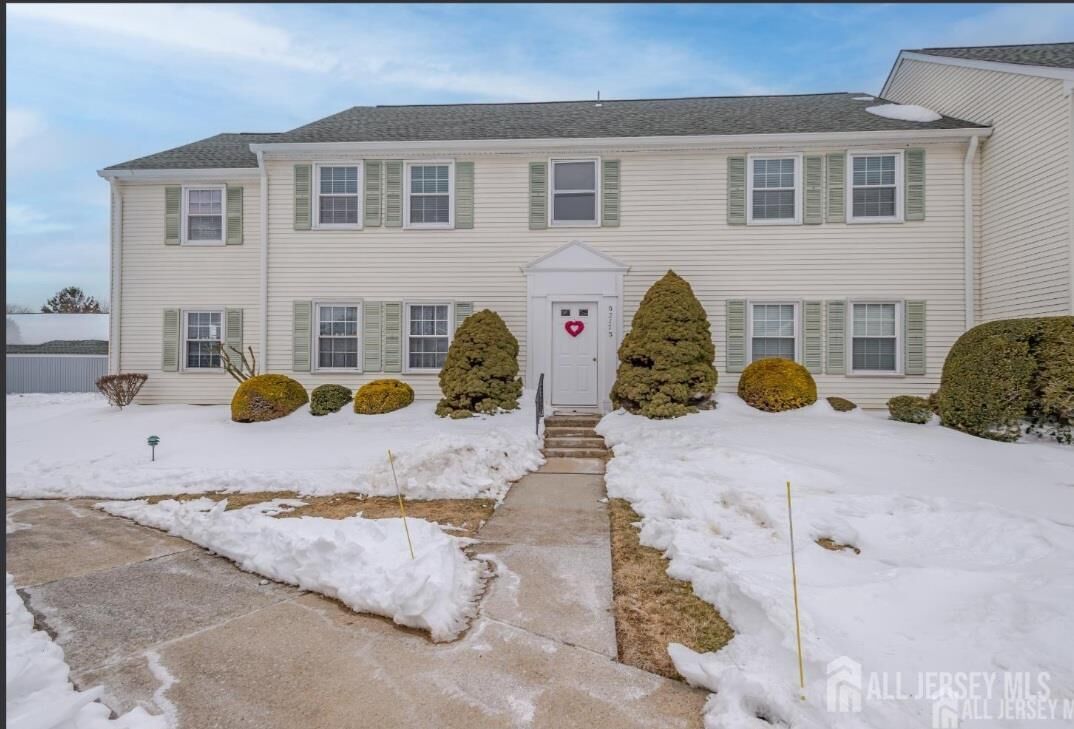 Property Photo:  217 Mayflower Way O  NJ 08831 