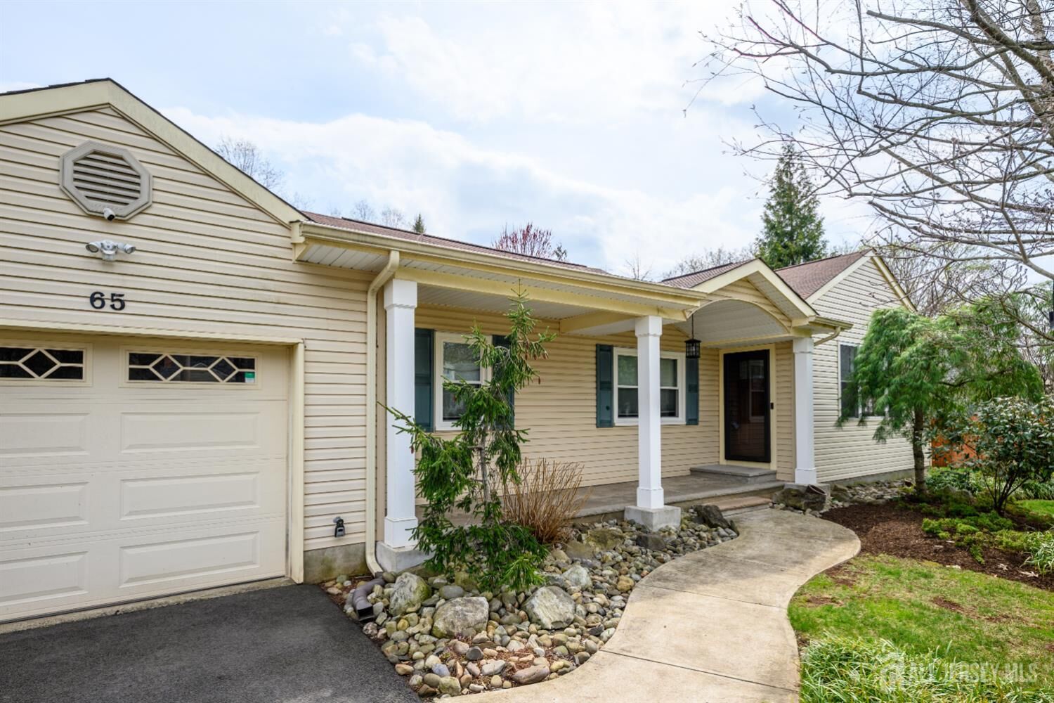 Property Photo:  65 Wilson Road  NJ 08873 