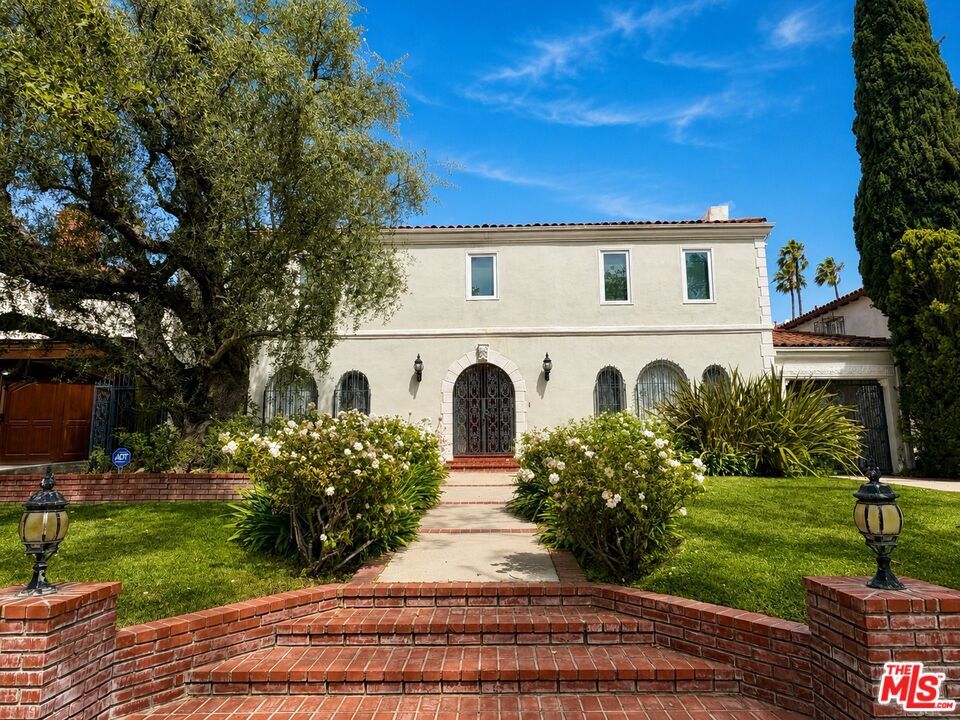 Property Photo:  414 N Las Palmas Ave  CA 90004 