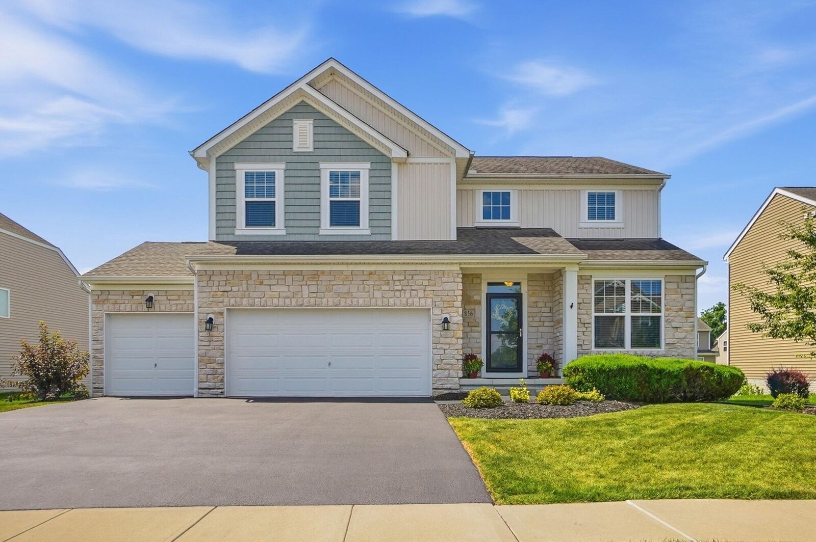 Property Photo: 856 Arabian Circle OH 43040