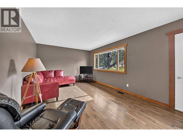 Property Photo: 405 Maple Street BC V0B 2G0