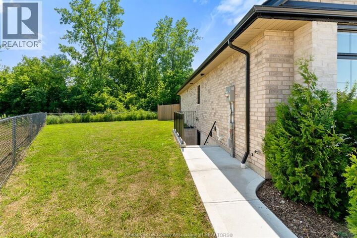 Property Photo:  253 Livingstone Crescent  ON N9V 0H1 