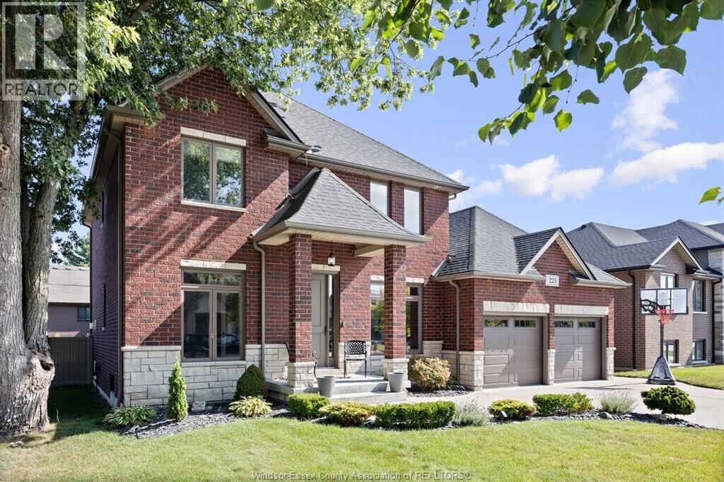 Property Photo:  225 Elsworth  ON N9J 0C6 