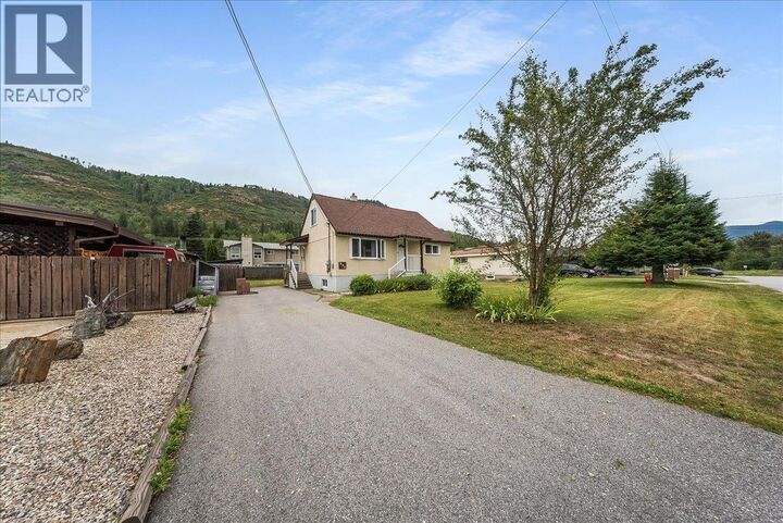 Property Photo: 890 9th Avenue BC V0G 1P0