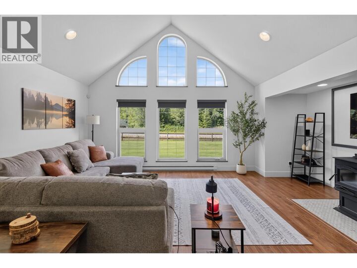 26 Blueberry Avenue — photo 1
