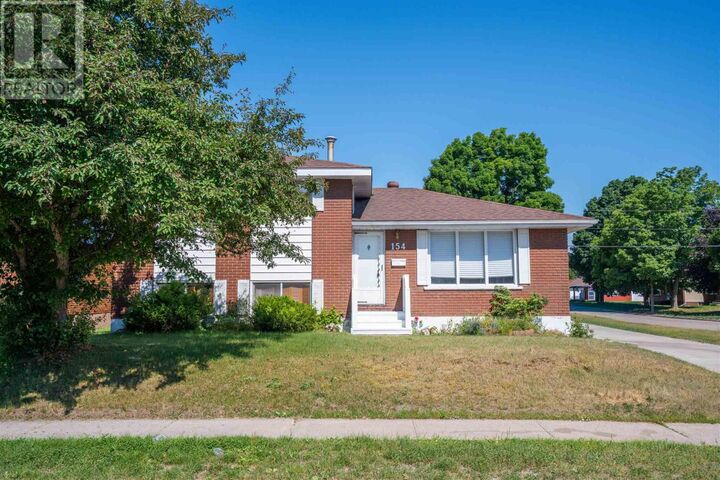 Property Photo: 154 Chambers Ave ON P6A 4V5
