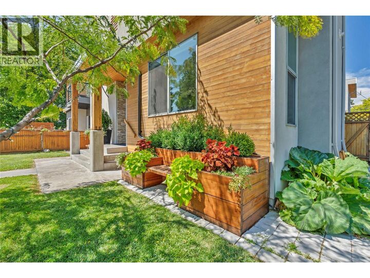 Property Photo:  581 Churchill Avenue  BC V2A 1E2 