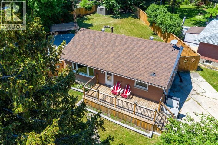 Property Photo:  18 Tweedsmuir Avenue  ON N7S 2R8 