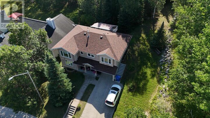 Property Photo: 105 South Park Dr ON P9N 4G1