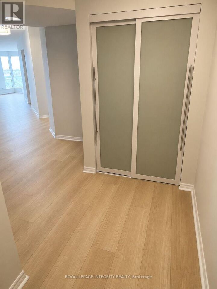 Property Photo:  545 St Laurent Boulevard 1207  ON K1K 4H9 