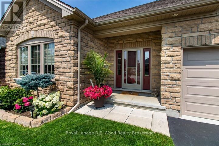 Property Photo: 6 Esseltine Drive ON N4G 0C3