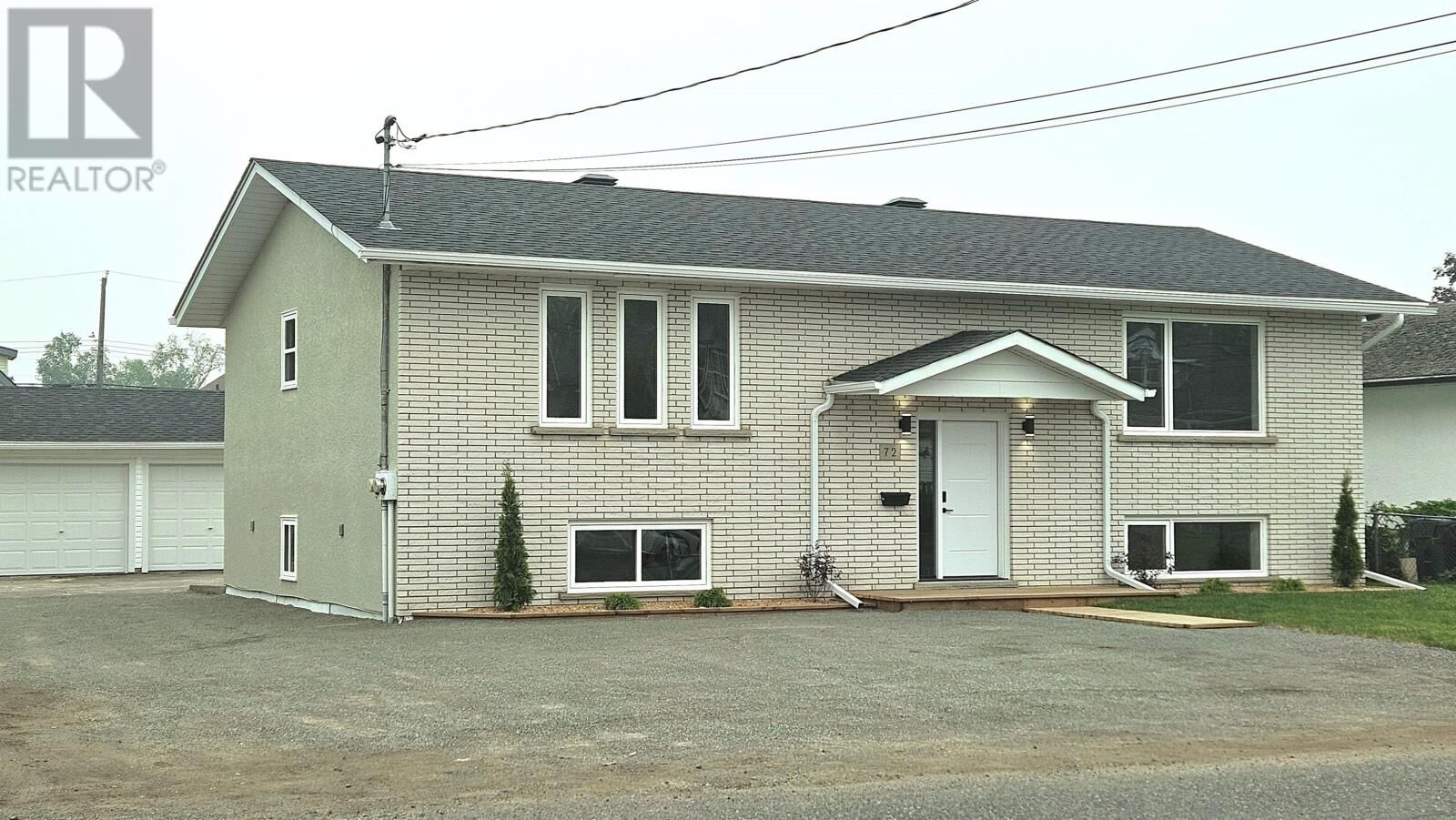 Property Photo: 72 Brent St ON P7A 5T6